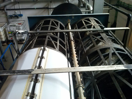 montaż tasm na zagęszczarce