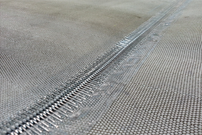 Naprawa taśmy połączeniowej - wstawiony zamek przed położeniem masy odpornej na ścieranie