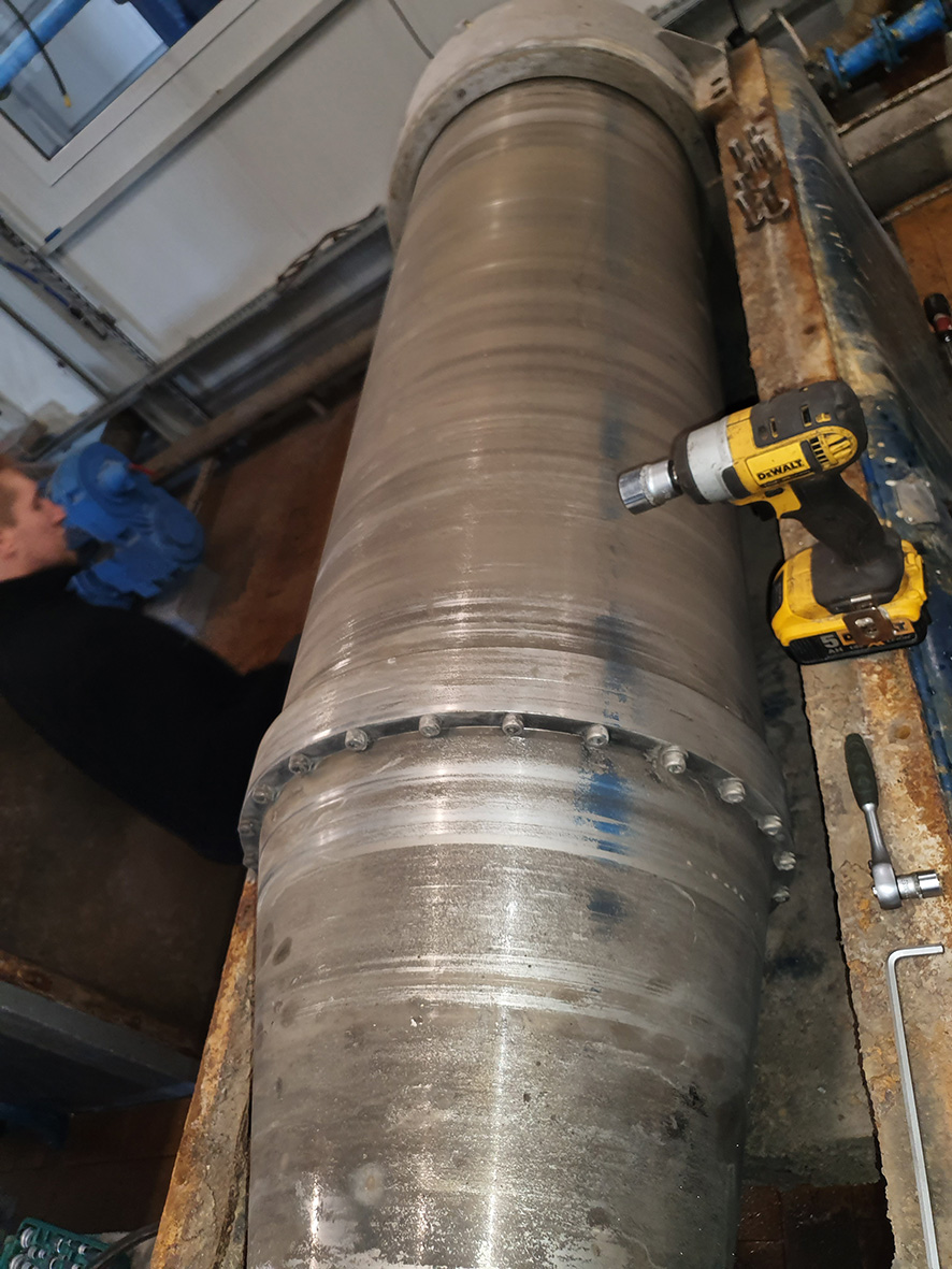 Montaż obudowy wirówki